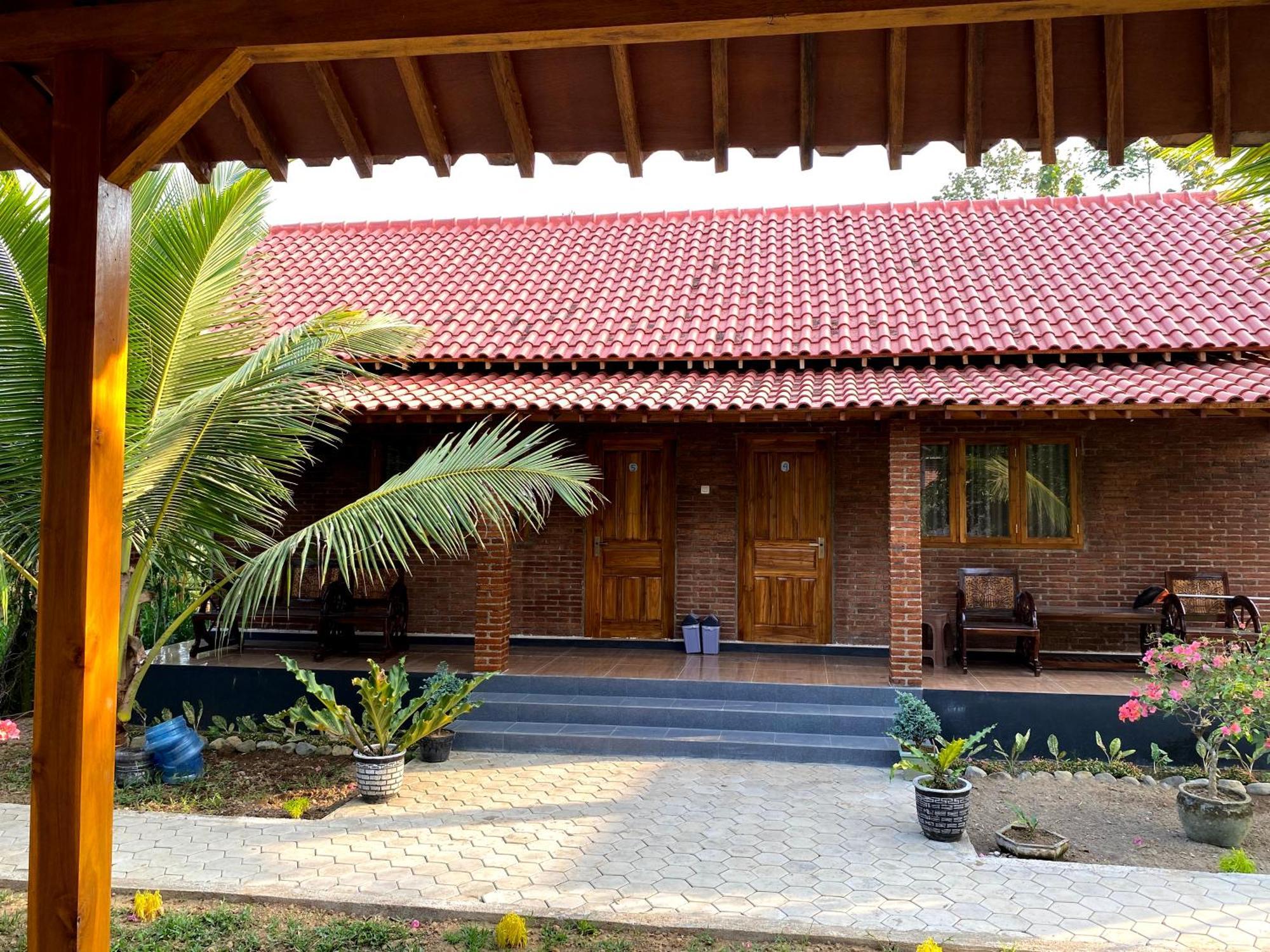 Adventure Turtle Homestay Meru Betiri Sarungan エクステリア 写真